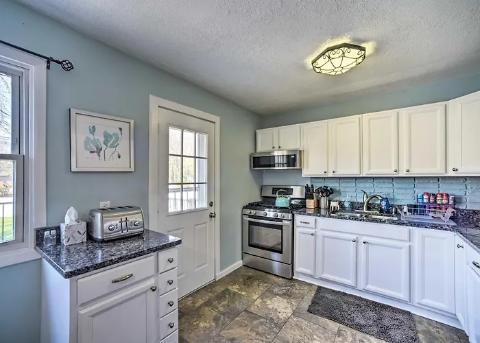 Cozy Saratoga Springs Home With Pool And Fire Pit!
